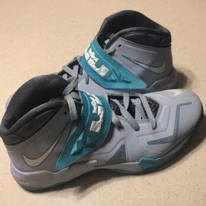 ❤️Nike Lebron Soldiers Size 8❤️